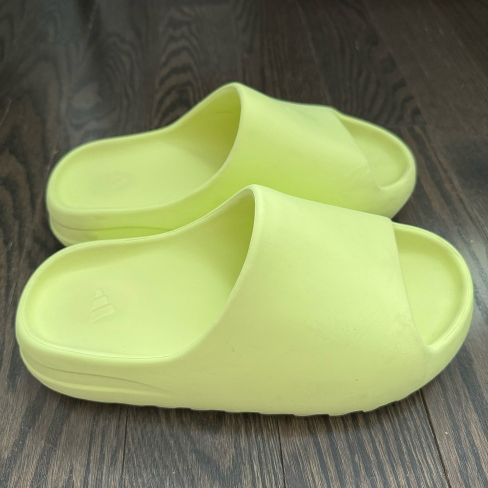Yeezy Slides (Women) Glow Green Size US7 - Picture 4 of 7